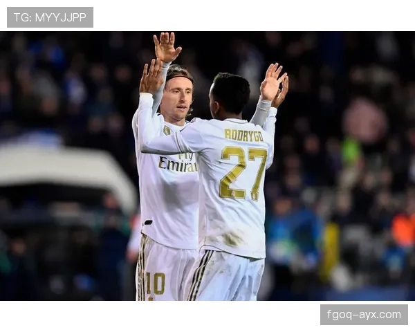 罗德里戈与皇马球迷温情互动，球队士气攀升至新高