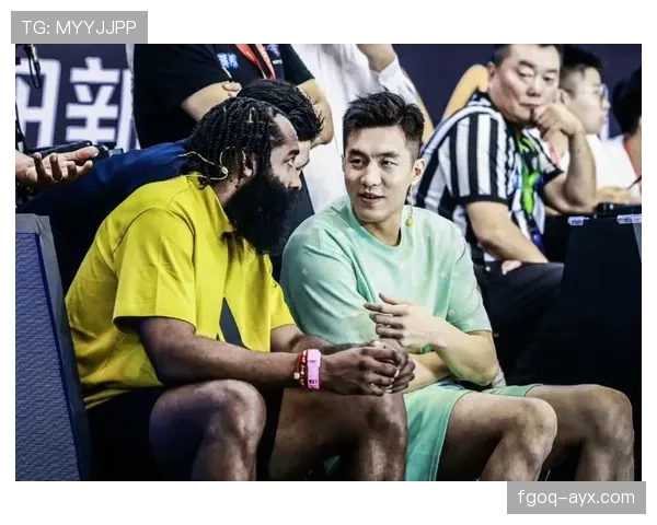 郭艾伦那套机场造型也太壕了吧，我看着钱包心态碎了一地